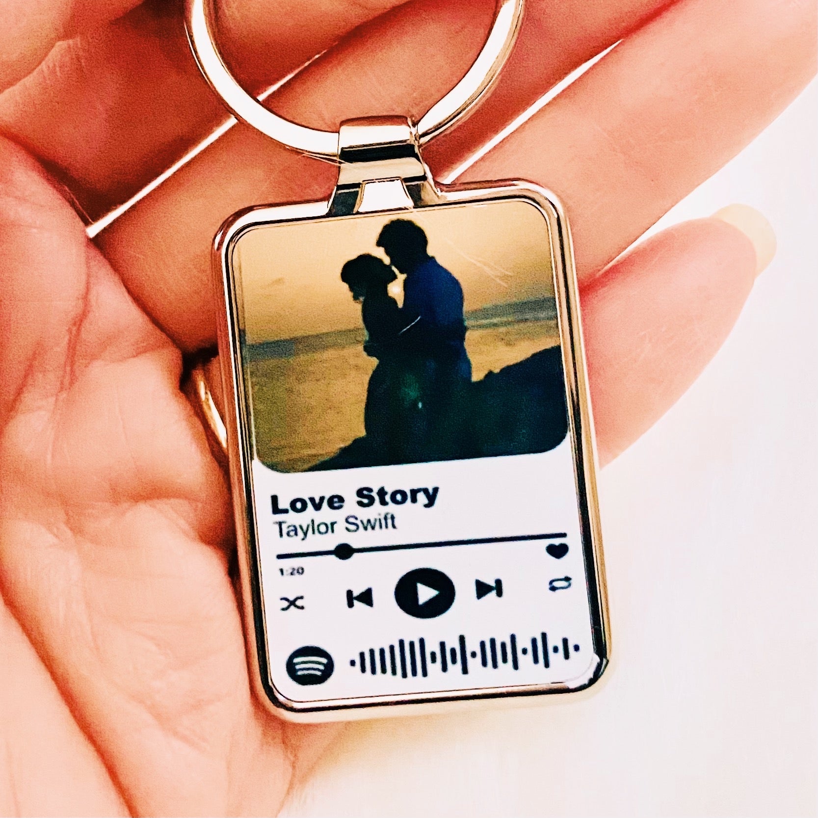 Playlist Keychain - Customized with your favourite song on Spotify